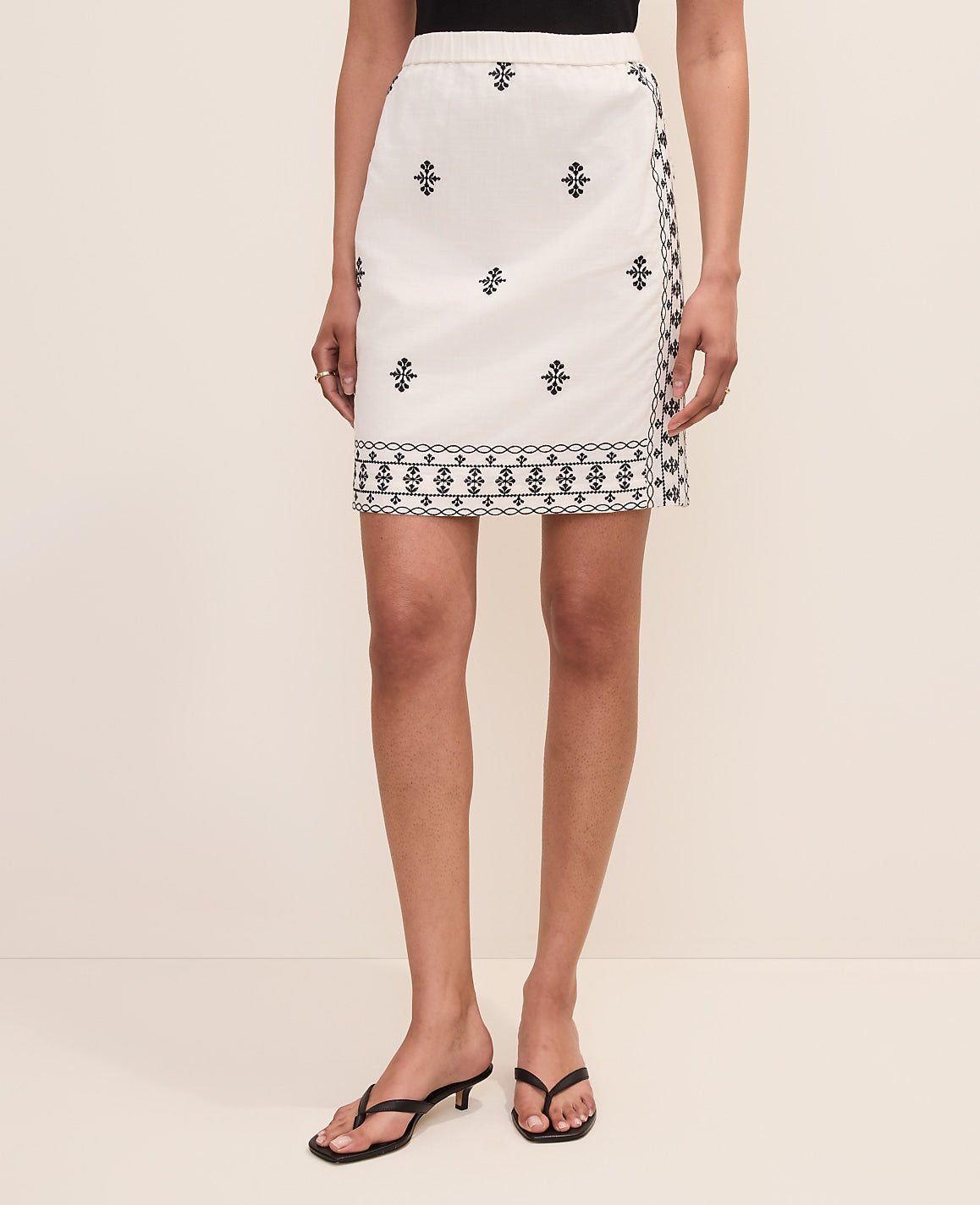 Ann Taylor Winter White Embroidered Easy Fit Skirt